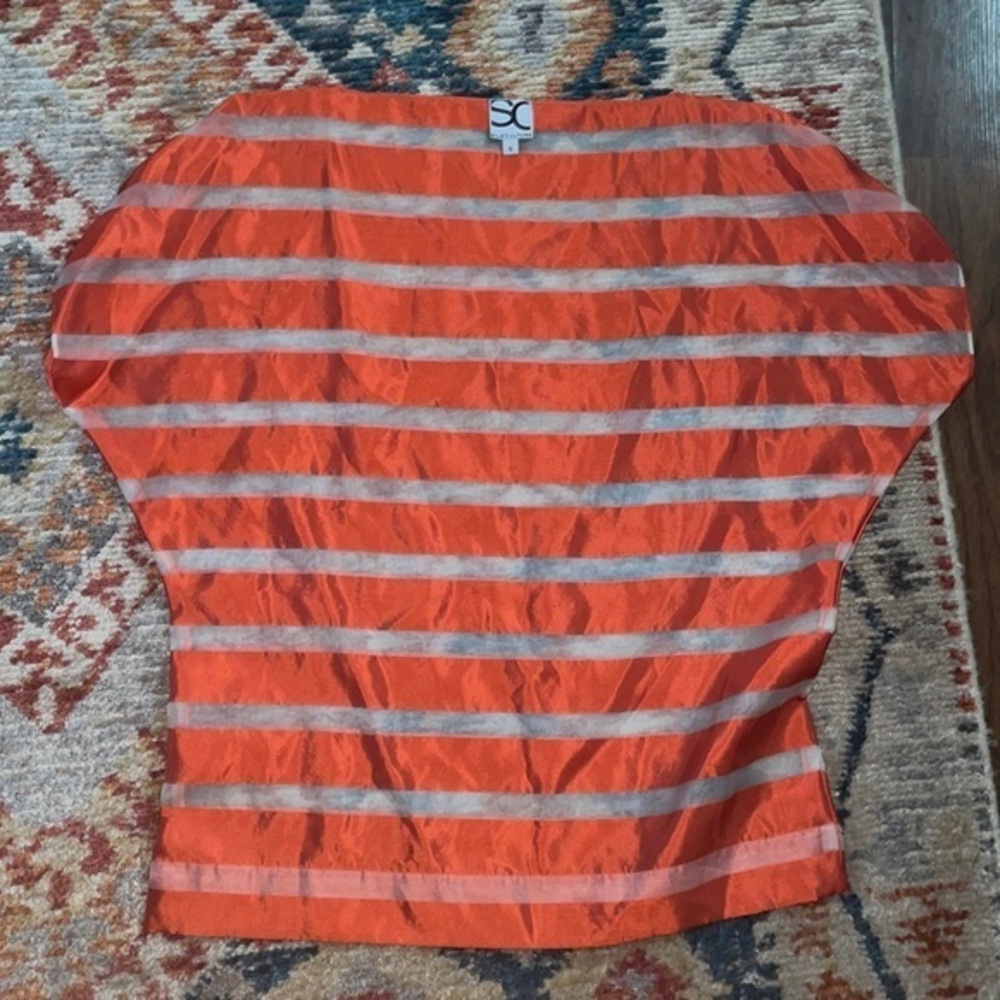 100 silk - Silk culture blouse - small - perfect for the
Holidays!!!!!!!